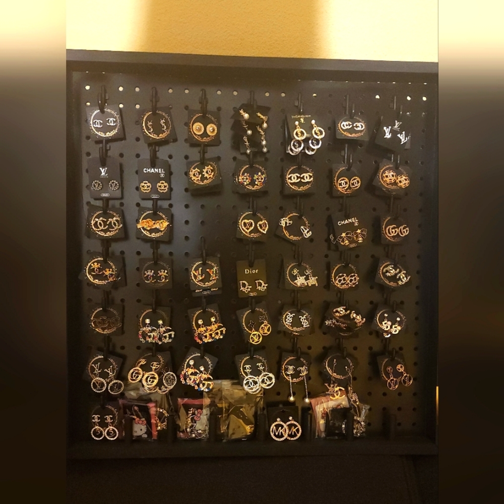 100 pieces Studded earrings